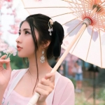 想练修图没有原片？超仙高颜值少女草地外拍RAW原图合集来了！