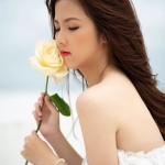 想练修图没有原片？超仙白裙抹胸少女写真RAW原图来了！