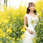 想练修图没有原片？清新花海人像写真RAW原图！