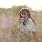 想练修图没有原片？温暖少女室外写真RAW原图！