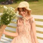 想练修图没有原片？雏菊粉裙少女RAW原片来了！