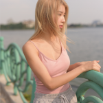 想练修图没有原片？吊带粉裙少女写真RAW原图来了！