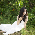 想练修图没有原片？户外日常美女人像摄影写真原图来了！