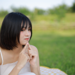 想练修图没有原片?草坪少女写真RAW原片来了!