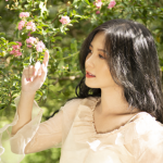 想练修图没有原片？户外清新阳光美女原图来了！